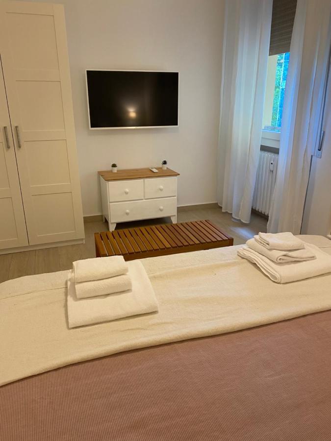 Modern City Apartment Modena Buitenkant foto